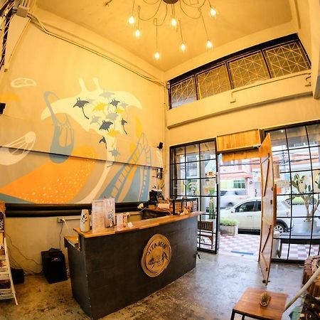 Vitamin Sea Hostel Phuket Bagian luar foto